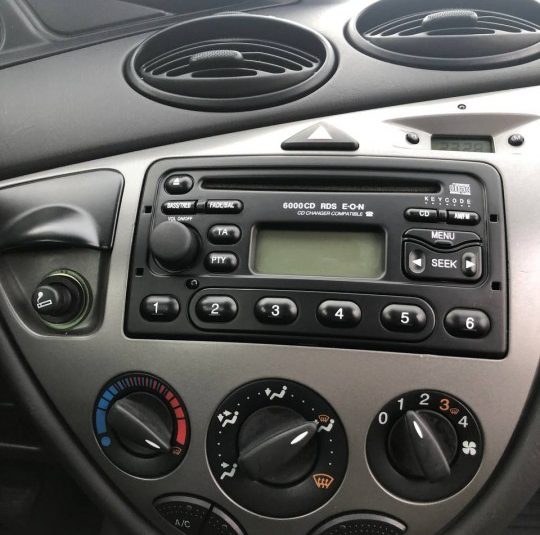 Ford Focus 1.6B \ 2003